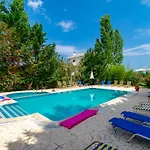 Litsa Έρμονες